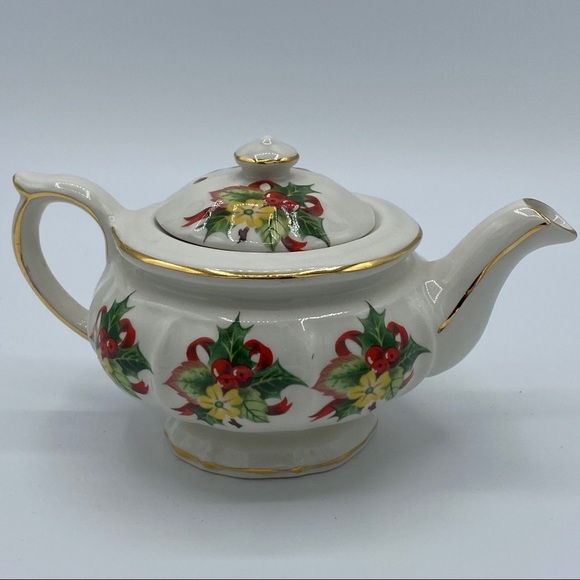 Windsor || "Mini" Teapot with Holiday Holly - Picture 7 of 11